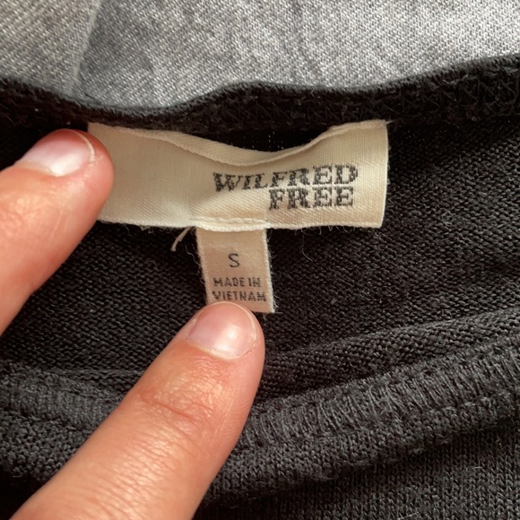 Aritzia Wilfred crop off the shoulder top - Picture 3 of 4